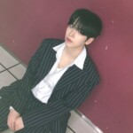 「n.SSign」ハンジュン、セクシーなスーツ姿で魅力アピール…腕白そうな笑顔もかっこいい！