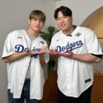 「東方神起」チャンミン、野球のユニフォームを着て嬉しそうにポーズ！
