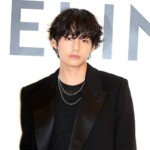 「BTS」Vのファンタム、誕生日を記念してベルサイユ宮殿にベンチを献呈