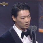 日本の俳優笠松将、「2025 SBS演技大賞」で流暢な韓国語でプレゼンターの役目を果たす…イ・ジェフンもびっくり