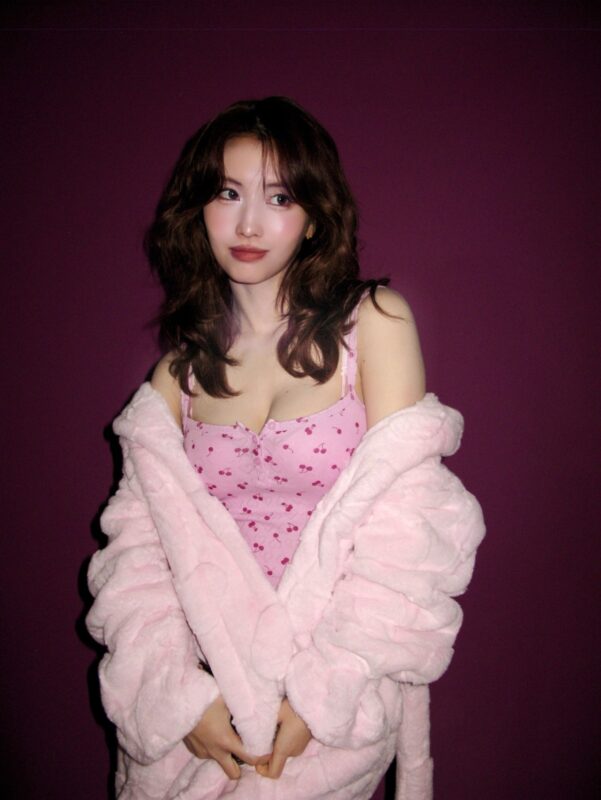 TWICE」モモ、ヘルシー＆セクシーなランジェリーモデル…ビハインド