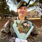 “軍服務中”「NCT」ジョンウ、近況を公開…軍服を着てたくましくなったビジュアル