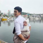 俳優アン・ボヒョン、赤ちゃんおんぶして胸キュン育児中？！…“おじさんが全部やってあげるよ”