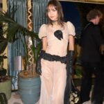 「BLACKPINK」リサ、大胆なシースルーファッションを披露