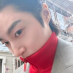 俳優ビョン・ウソク、イタリアを彩った彼氏ショット…ジャケットに真っ赤なジャージで“破格のスタイリング”