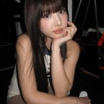 「TWICE」ナヨン、バングヘア＆マリンルックでファンを魅了…バックステージでのショットを大公開