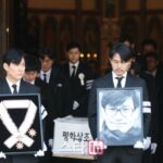 【フォト】チョン・ウソン、イ・ジョンジェをはじめ後輩たちの眼差しの中で、故アン・ソンギさんが旅立った日