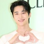 俳優ビョン・ウソク、長年のファンの結婚を花輪で祝福「僕の最初を応援してくれた君の最初も応援するよ」