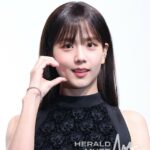 「BLACKPINK」JISOO、誕生日を記念してファンたちにお返し…高価プレゼントのラッキードローまで
