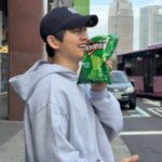 ソン・ジュンギ、台湾でのオフショット公開　手にした“クセ強お菓子”にファン驚き