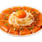 【情報】韓国メニューの新顔は、辛さ控えめの 「サーモンの韓国風しょうゆ漬け」 『カンジャンサーモンのたれ』新発売