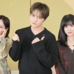 ジェジュン、黒のニットでさらに際立つビジュアル…「Apink」パク・チョロン＆キム・ナムジュとスリーショット