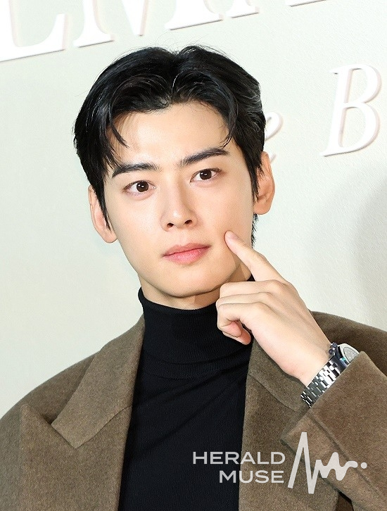 “脱税疑惑”チャウヌ（ASTRO）、韓国国防部の映像削除に続いて軍楽隊の再配置検討も？