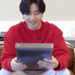 パク・ソジュン、自身の写真集を手にし満面の笑み…「多くの方に気に入ってもらえれば」