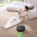 俳優パク・ボゴム、AIロボット掃除機の新スチールカット公開…ダイソン・コリアの公式アンバサダーとして活動中