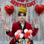 ＜トレンドブログ＞「東方神起」チャンミン、誕生日をファンと共に…レッドのジャケットがお似合い