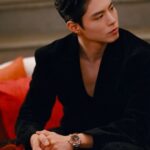 <トレンドブログ>俳優パク・ボゴム、ミラノを魅了した彫刻のようなビジュアル…ブラックスーツのお手本