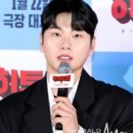 「真実が明かされるのを」…俳優イ・イギョンの私生活暴露者、韓国警察にリモートで捜査協力