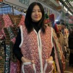 「本当にイ・ヨンエ？」、 花柄のキムジャンベストに黒い大きなビニール袋…「伝統市場に現る」