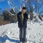 「BTS」JIN、真っ白な雪の中でも特別なビジュアル…「ARMY、楽しい旧正月～」