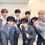 「n.SSign」、ダンディなスーツ姿でキュートなポーズ…「きょうも『n.SSign』は完ぺきだったし、COSMOは最高だった」