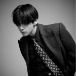 <トレンドブログ>「BTS」V、破格の待遇にもかかわらずパリ・ファッションウィークに出席できなかった理由は？