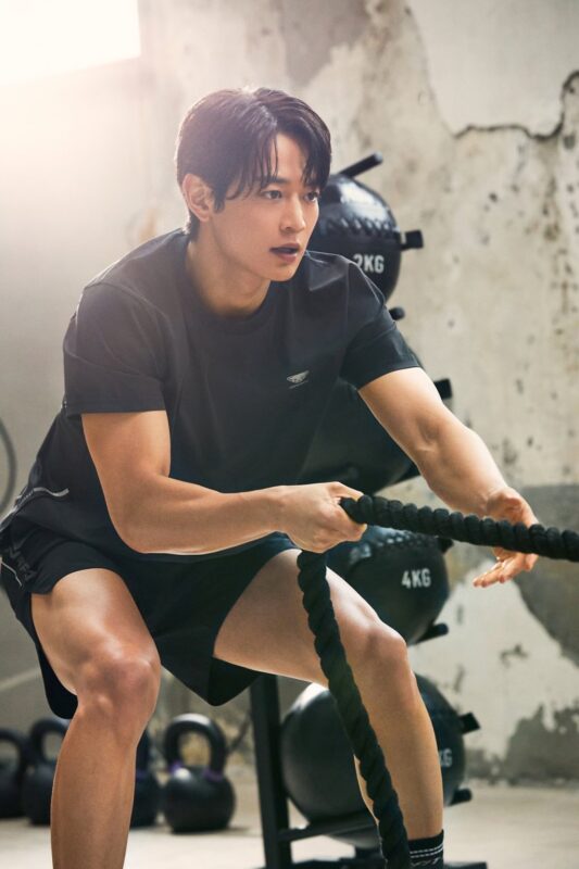 SHINee ミノ ミンホ フーディ パーカー SHINee」ミンホ、グローバルスポーツブランド“DYNAFIT”の新しい顔に