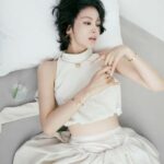 女優ソン・ヘギョ、このような“破格露出”だなんて…片手で掴めそうな腰＋ぺったんこのお腹に“びっくり”