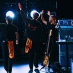 「CNBLUE」、舞台上での真剣な表情と客席に向かったあたたかい笑顔…シンガポール公演ビハインドカットを公開