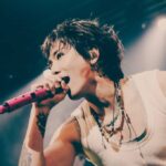 「FTISLAND」ホンギ、ステージで熱唱…いっそうシャープになった横顔