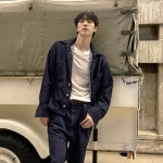 「BTS」Jin、シンプルなデニムファッションでもワールドスターのオーラ