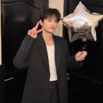 ソ・イングク、ピースサインでファンへの愛情アピール…「チリのハートライダー、ティアモ」