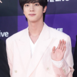 【全文】「BTS」JIN、光化門カムバックショーを前にファンへメッセージ…「安全が第一…良いステージのために努力する」