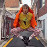 「FTISLAND」イ・ホンギ、ユニークなダンスでファンとの出会いを待ちわびる…「誕生日の主役の足取り」（動画あり）