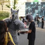 「&TEAM」、ソウル都心で「ハウリング」炸裂…ポップアップ「オオカミ人間アジト」に2000人が殺到