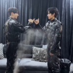 「BTS」V＆Jung Kook、愉快な楽屋でのひと時…ハンドサインの練習中？（動画あり）