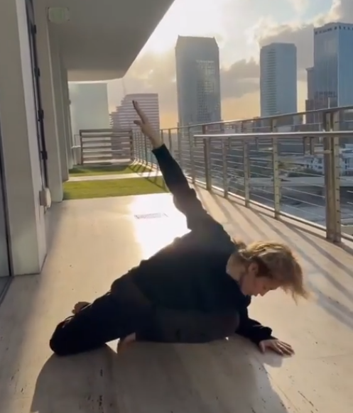 <トレンドブログ>「BTS」Jimin、世界を魅了した裸足のダンサー…1日で3000万ビュー超