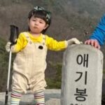<トレンドブログ>俳優シム・ヒョンタクの息子ハルくん、“エギボン（峰）”の頂上に登頂…堂々としたポーズがかわいすぎ（スーパーマンが帰ってきた）
