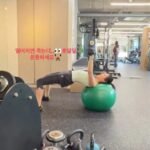 <トレンドブログ>女優ソン・イェジン、ジムボールの上で完璧な体幹力を公開