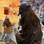 女優チェ・ジウ、リアルにママだね…娘を撮るために忙しい“ジウ姫”