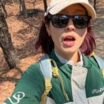 パク・シネ、ショートヘアに明るいカラーで「まるでアイドル」…登山中も果汁美あふれる魅力発散