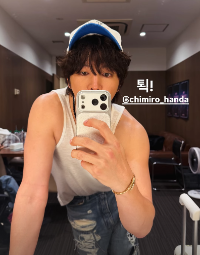 チャン・グンソク、タンクトップ姿でたくましい肩を披露…セルカ公開