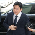 警察「米要請は未受理」…パン・シヒョク出国禁止巡り、「BTS」ツアーが背景か