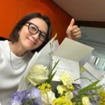 キム・ヒエ、23歳年下男性とのロマンスを控えヒップに…ギークシックなスタイルもぴったり