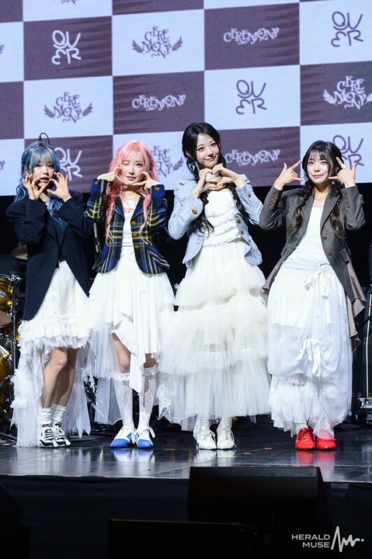 フォト】ガールズバンド「QWER」、4thミニアルバム「CEREMONY」発売