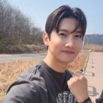 「東方神起」チャンミン、さわやかな笑顔でガッツポーズ！