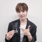 「n.SSign」カズタ、誇らしい記念の盾…ミュージカル「愛の不時着」で「第4回Audience Award」助演俳優部門大賞受賞