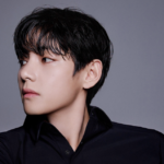 「BTS」V、リラックスした眼差しも魅力的…幅広いファションセンス