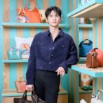 ソ・イングク、ブランドバッグと共にしたスマートな存在感