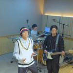 「FTISLAND」、愉快なサプライズでファン大爆笑 …メンバーたちが手にしているものは？（動画あり）